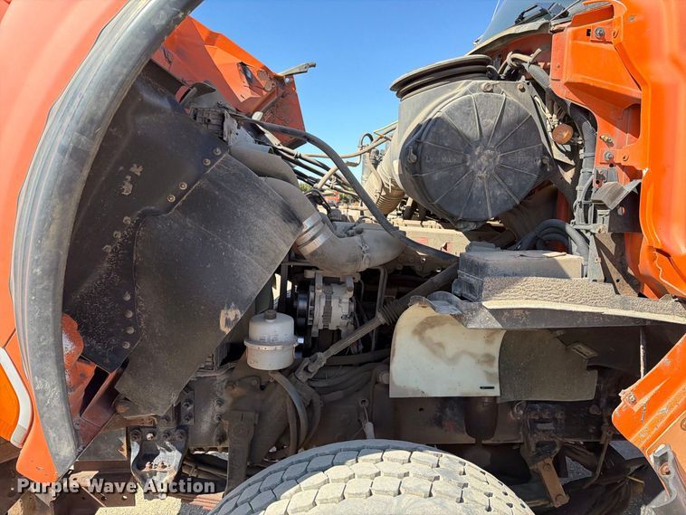 image for item EA0516 2006 Sterling Truck L9500 Series applicator truck