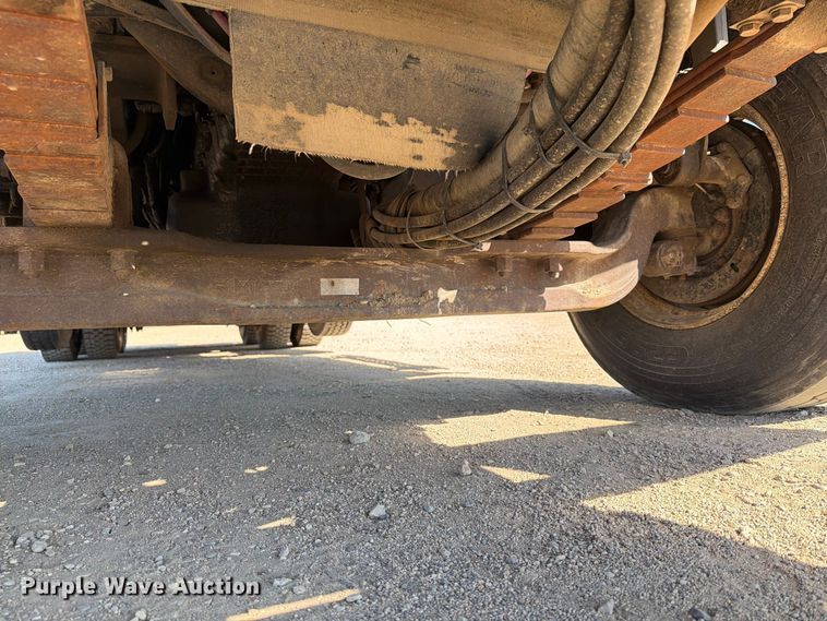 image for item EA0516 2006 Sterling Truck L9500 Series applicator truck