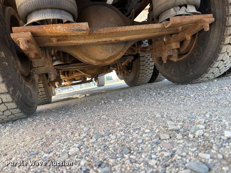 image for item EA0516 2006 Sterling Truck L9500 Series applicator truck