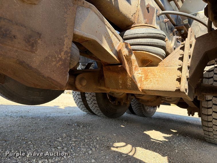 image for item EA0516 2006 Sterling Truck L9500 Series applicator truck