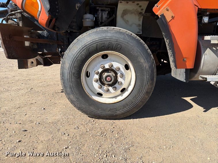 image for item EA0516 2006 Sterling Truck L9500 Series applicator truck
