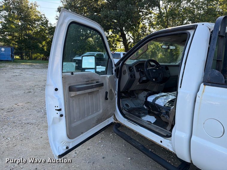 image for item EA7353 2008 Ford F250 Super Duty pickup truck