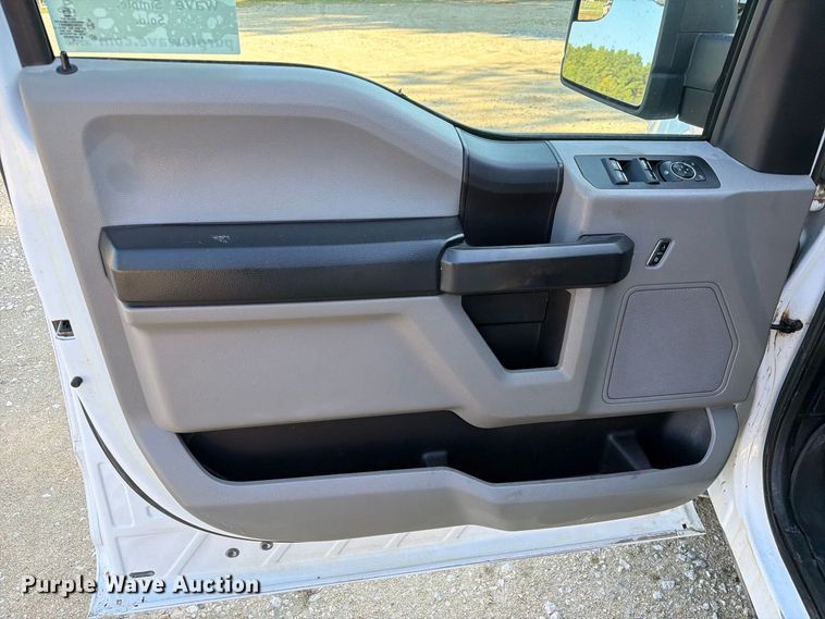 image for item EA7354 2018 Ford F150 Crew Cab pickup truck
