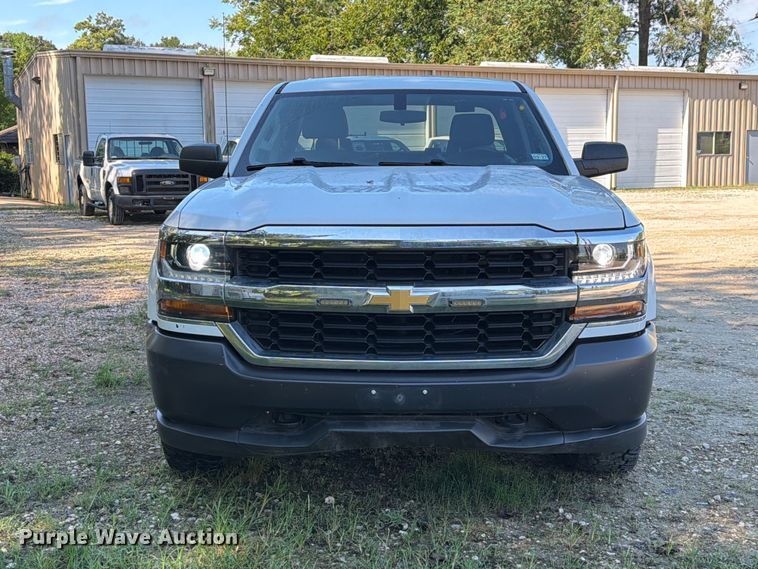 image for item EA7355 2019 Chevrolet Silverado 1500 Ext. Cab pickup truck
