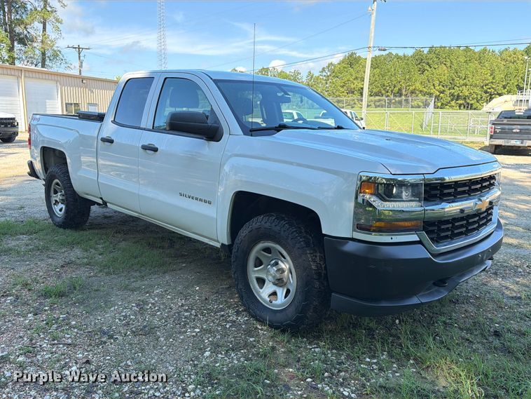 image for item EA7355 2019 Chevrolet Silverado 1500 Ext. Cab pickup truck