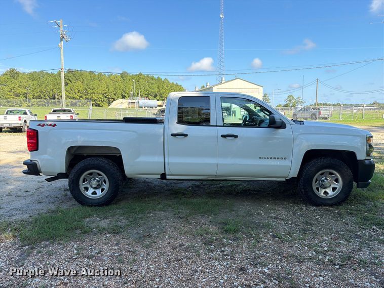 image for item EA7355 2019 Chevrolet Silverado 1500 Ext. Cab pickup truck