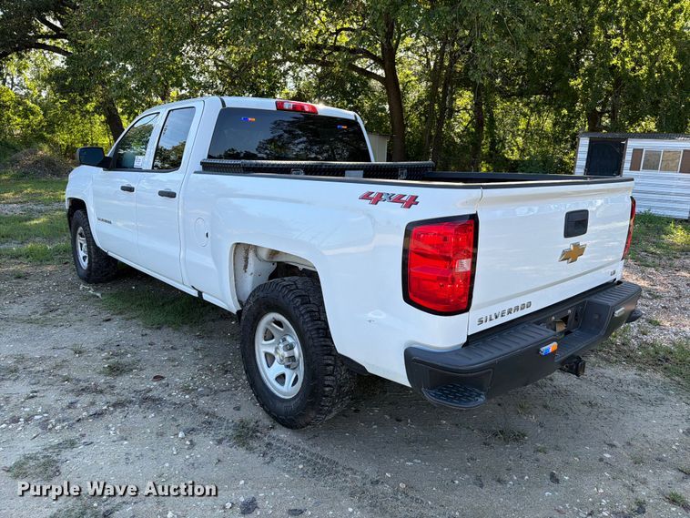 image for item EA7355 2019 Chevrolet Silverado 1500 Ext. Cab pickup truck