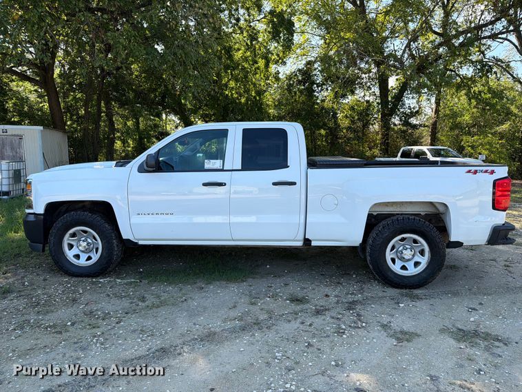 image for item EA7355 2019 Chevrolet Silverado 1500 Ext. Cab pickup truck