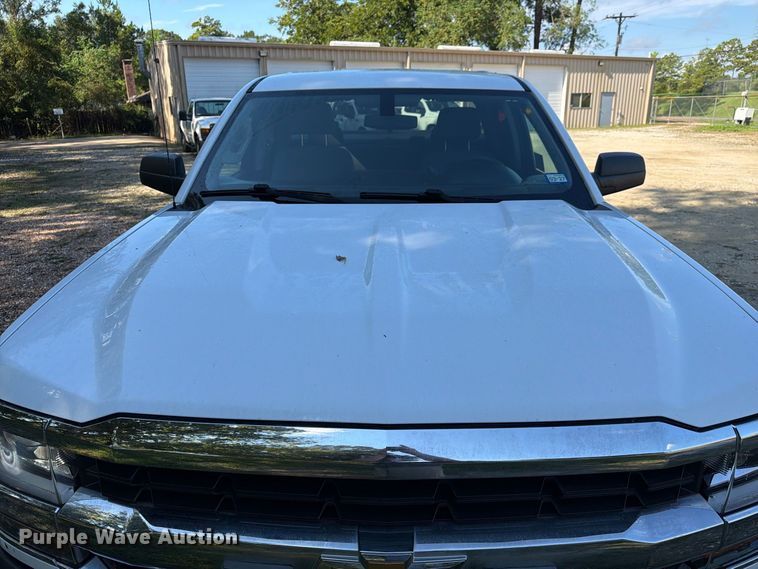 image for item EA7355 2019 Chevrolet Silverado 1500 Ext. Cab pickup truck