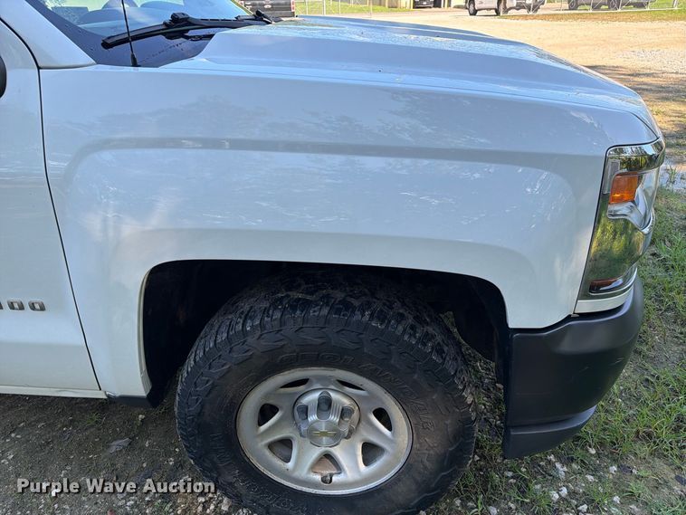 image for item EA7355 2019 Chevrolet Silverado 1500 Ext. Cab pickup truck