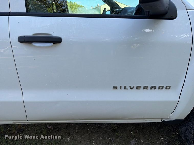 image for item EA7355 2019 Chevrolet Silverado 1500 Ext. Cab pickup truck