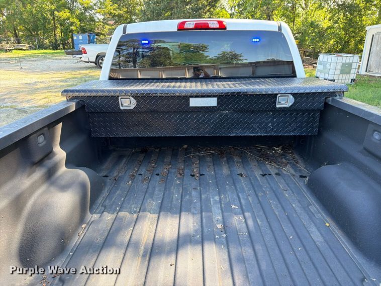 image for item EA7355 2019 Chevrolet Silverado 1500 Ext. Cab pickup truck