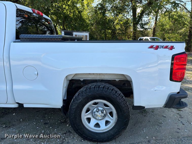 image for item EA7355 2019 Chevrolet Silverado 1500 Ext. Cab pickup truck