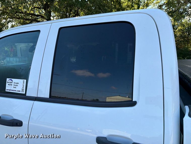 image for item EA7355 2019 Chevrolet Silverado 1500 Ext. Cab pickup truck