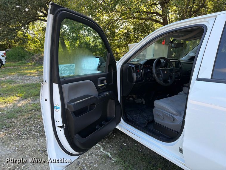 image for item EA7355 2019 Chevrolet Silverado 1500 Ext. Cab pickup truck