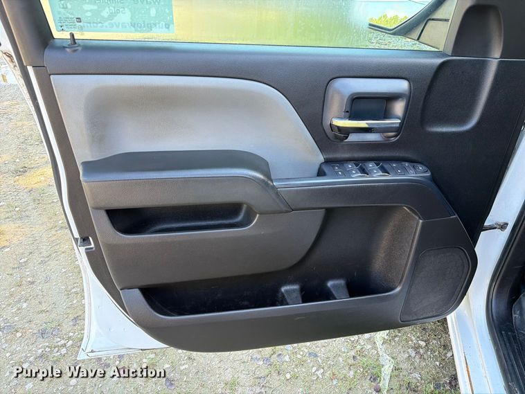 image for item EA7355 2019 Chevrolet Silverado 1500 Ext. Cab pickup truck