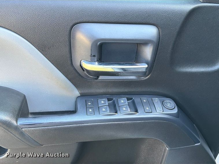 image for item EA7355 2019 Chevrolet Silverado 1500 Ext. Cab pickup truck