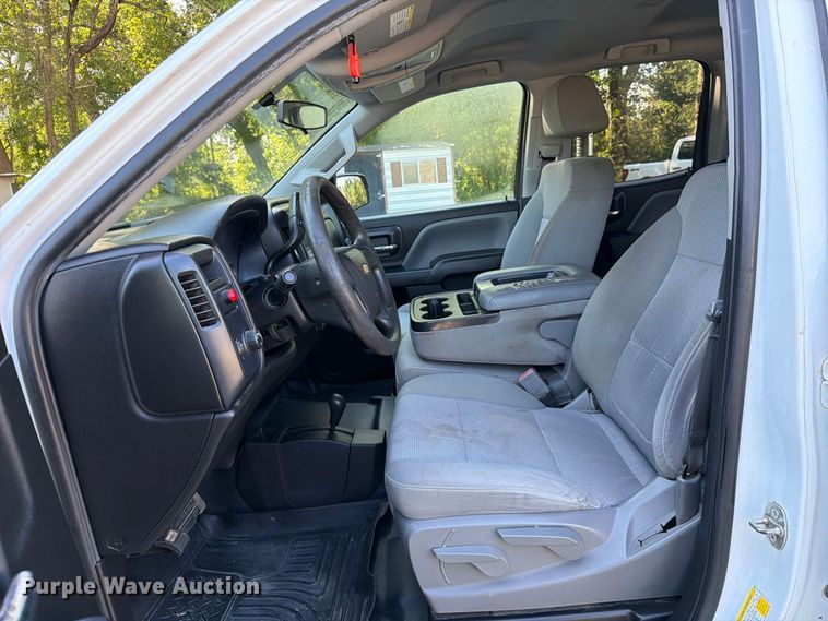 image for item EA7355 2019 Chevrolet Silverado 1500 Ext. Cab pickup truck