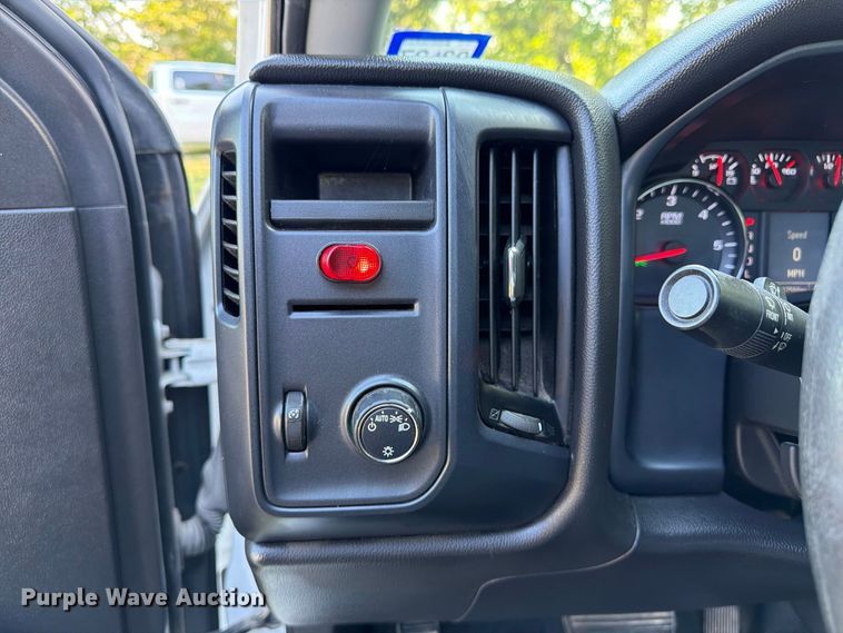 image for item EA7355 2019 Chevrolet Silverado 1500 Ext. Cab pickup truck