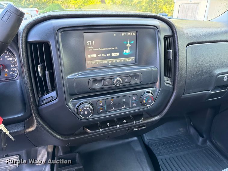 image for item EA7355 2019 Chevrolet Silverado 1500 Ext. Cab pickup truck