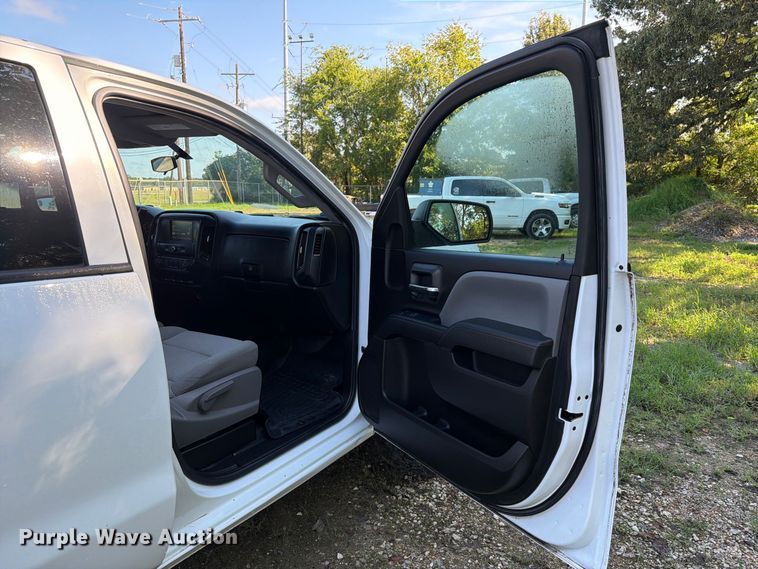 image for item EA7355 2019 Chevrolet Silverado 1500 Ext. Cab pickup truck