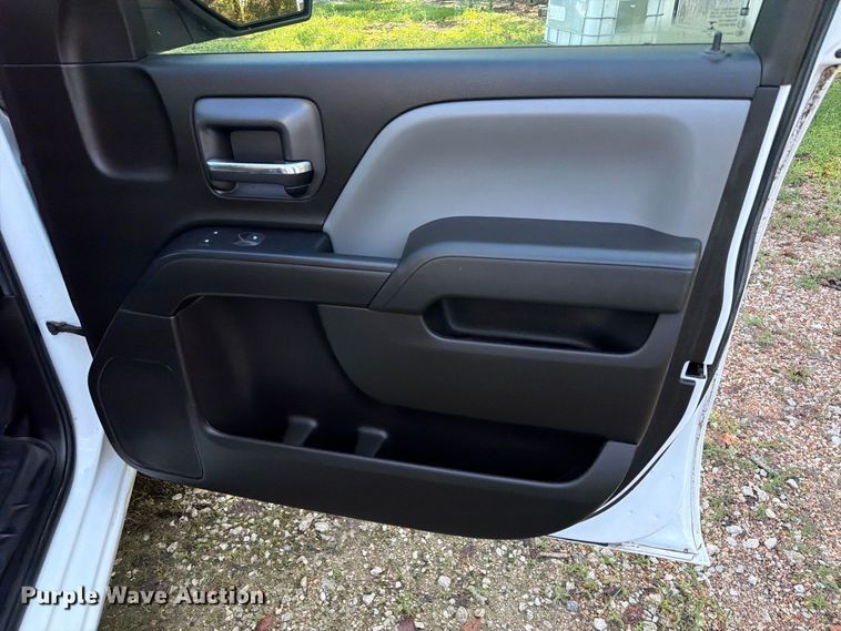 image for item EA7355 2019 Chevrolet Silverado 1500 Ext. Cab pickup truck