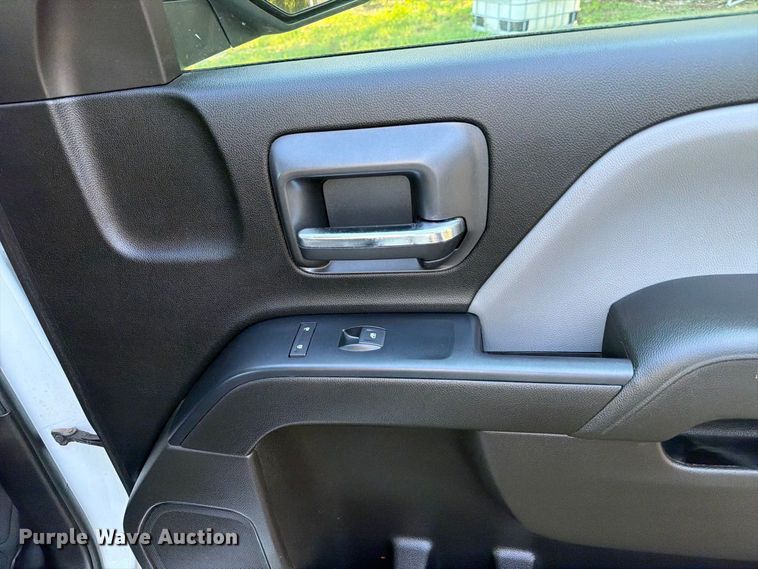 image for item EA7355 2019 Chevrolet Silverado 1500 Ext. Cab pickup truck