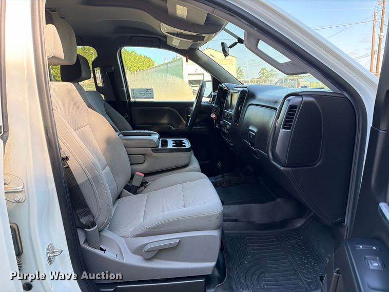 image for item EA7355 2019 Chevrolet Silverado 1500 Ext. Cab pickup truck