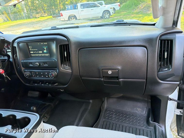image for item EA7355 2019 Chevrolet Silverado 1500 Ext. Cab pickup truck