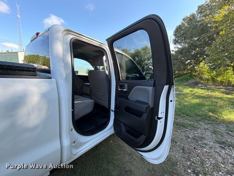 image for item EA7355 2019 Chevrolet Silverado 1500 Ext. Cab pickup truck