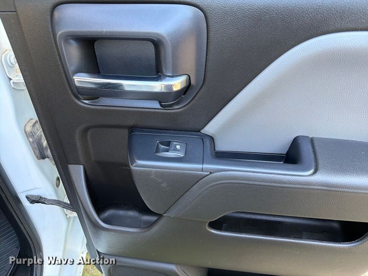 image for item EA7355 2019 Chevrolet Silverado 1500 Ext. Cab pickup truck