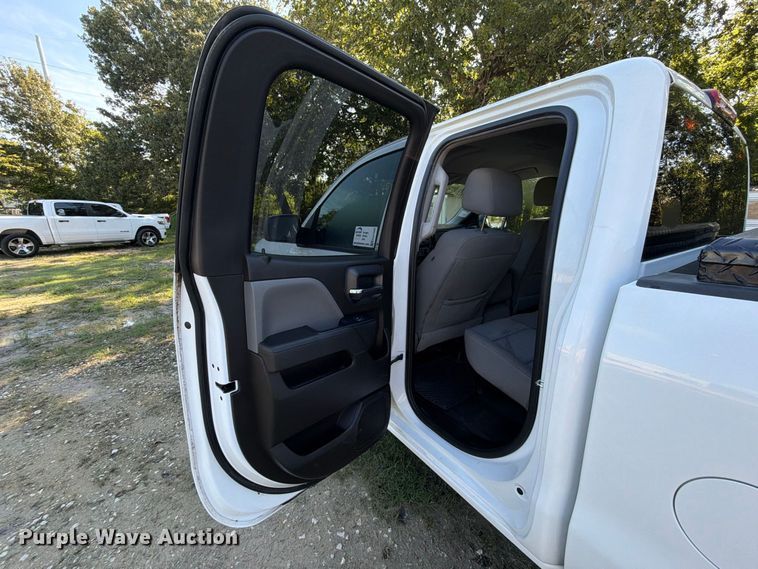 image for item EA7355 2019 Chevrolet Silverado 1500 Ext. Cab pickup truck