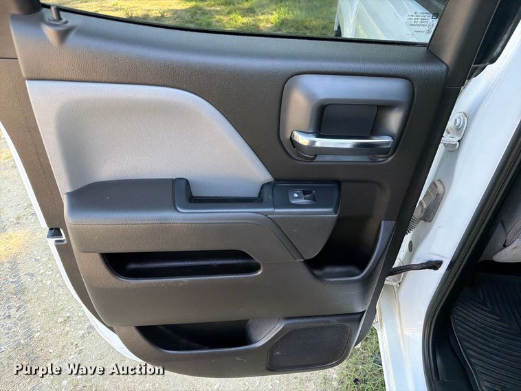 image for item EA7355 2019 Chevrolet Silverado 1500 Ext. Cab pickup truck