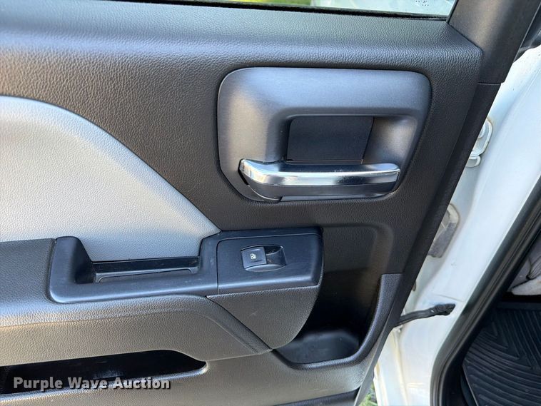 image for item EA7355 2019 Chevrolet Silverado 1500 Ext. Cab pickup truck