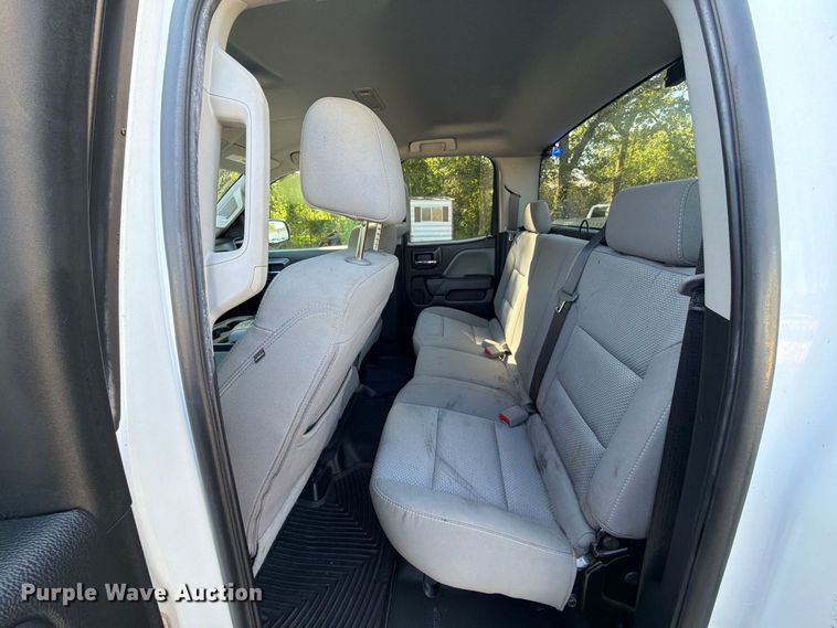 image for item EA7355 2019 Chevrolet Silverado 1500 Ext. Cab pickup truck