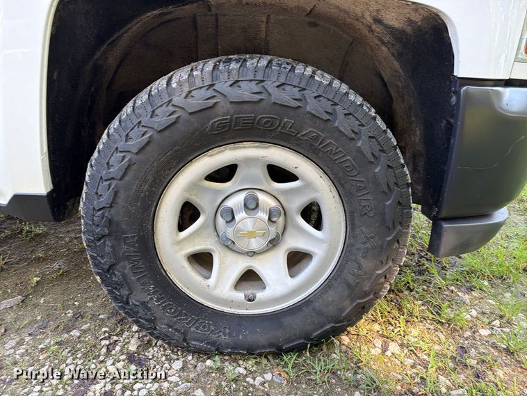 image for item EA7355 2019 Chevrolet Silverado 1500 Ext. Cab pickup truck
