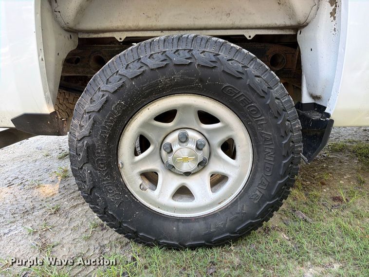 image for item EA7355 2019 Chevrolet Silverado 1500 Ext. Cab pickup truck