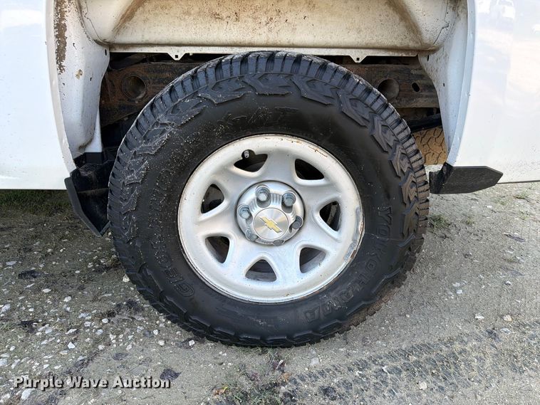 image for item EA7355 2019 Chevrolet Silverado 1500 Ext. Cab pickup truck