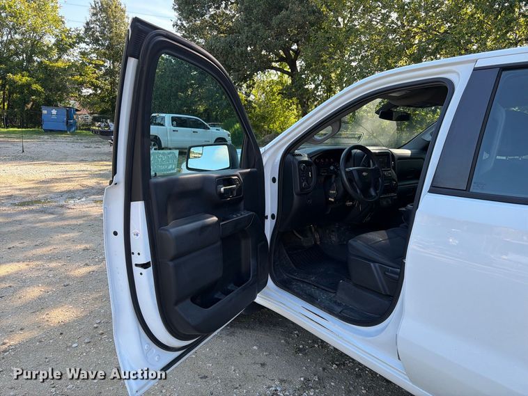 image for item EA7356 2020 Chevrolet Silverado 1500 Ext. Cab pickup truck