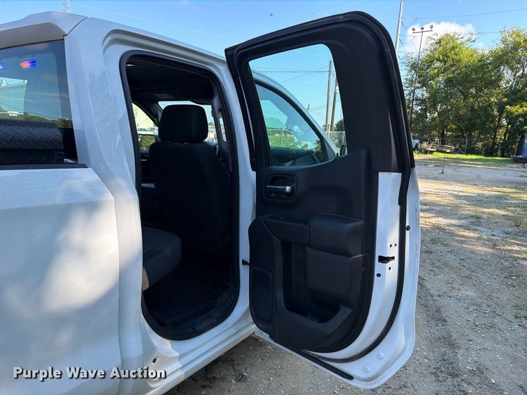 image for item EA7356 2020 Chevrolet Silverado 1500 Ext. Cab pickup truck