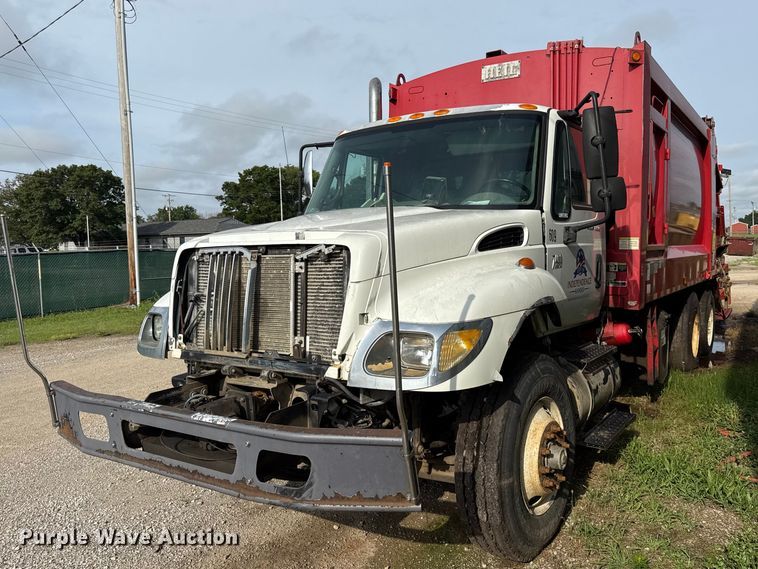 image for item EN0345 2007 International 7400 refuse truck