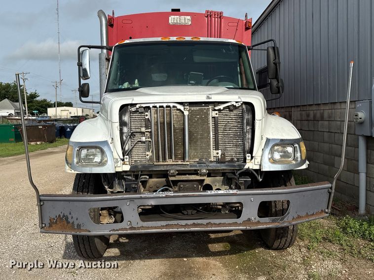 image for item EN0345 2007 International 7400 refuse truck