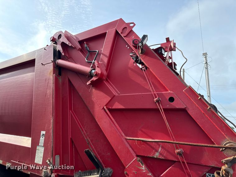 image for item EN0345 2007 International 7400 refuse truck