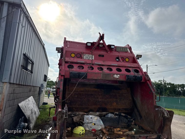 image for item EN0345 2007 International 7400 refuse truck