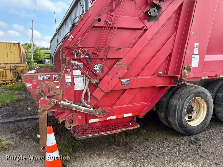 image for item EN0345 2007 International 7400 refuse truck
