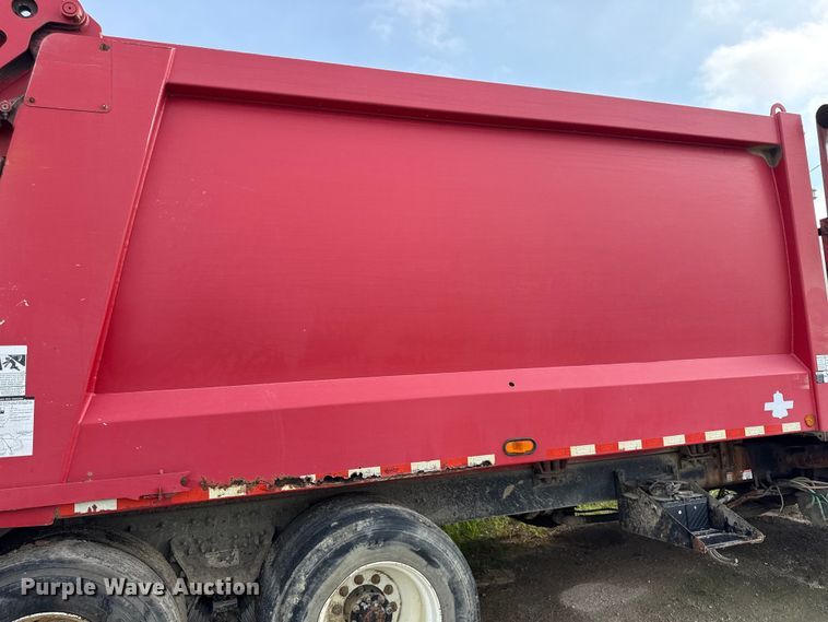 image for item EN0345 2007 International 7400 refuse truck