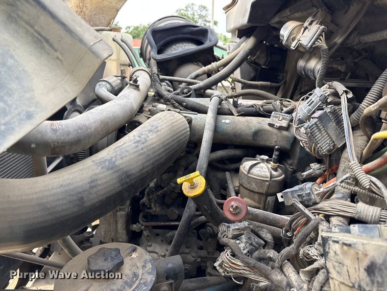 image for item EN0345 2007 International 7400 refuse truck