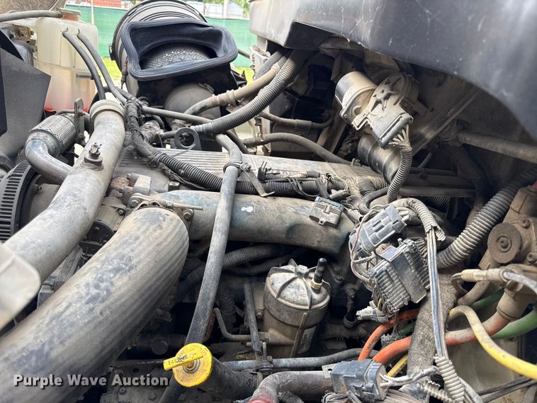 image for item EN0345 2007 International 7400 refuse truck