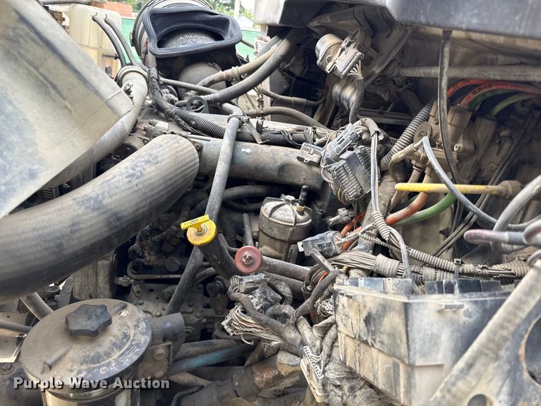 image for item EN0345 2007 International 7400 refuse truck
