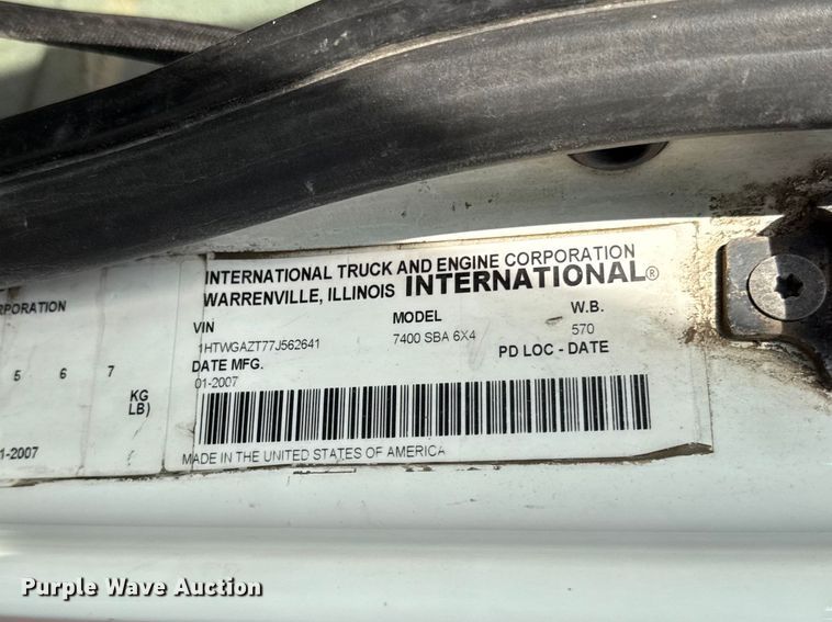 image for item EN0345 2007 International 7400 refuse truck